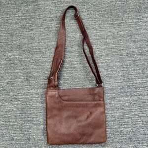 Radley London Pockets Icon Zip Leather Crossbody Bag Purse Dog Preppy Minimalist